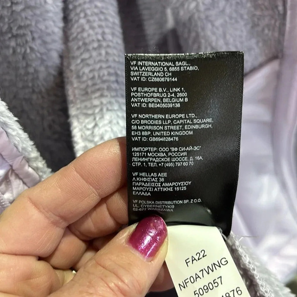 The North Face Osito jacket standard fit,zip front, pockets,cozy warm lavender - Picture 12 of 16